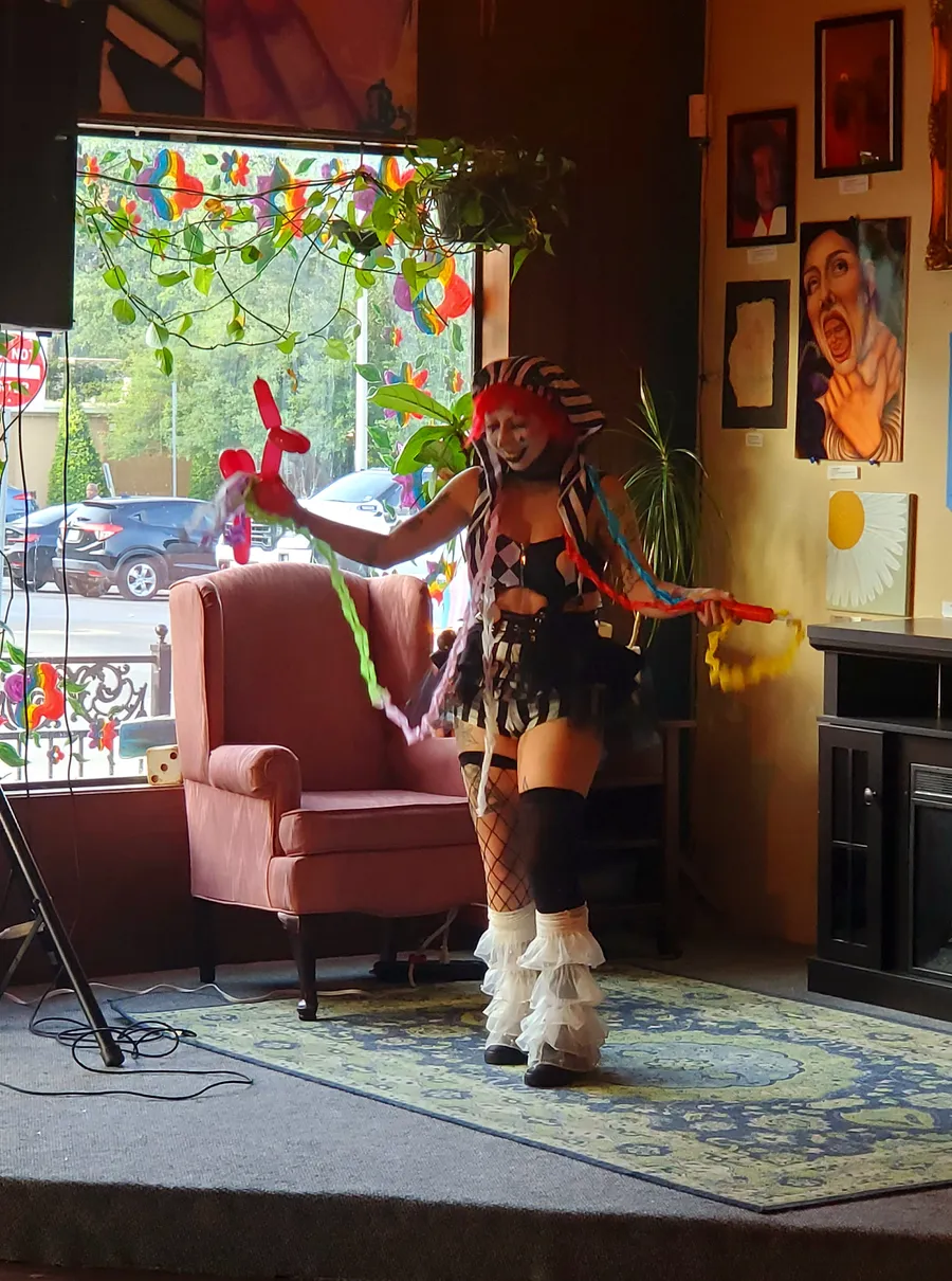 Performer @LettuceEraser making her first successful balloon animal.